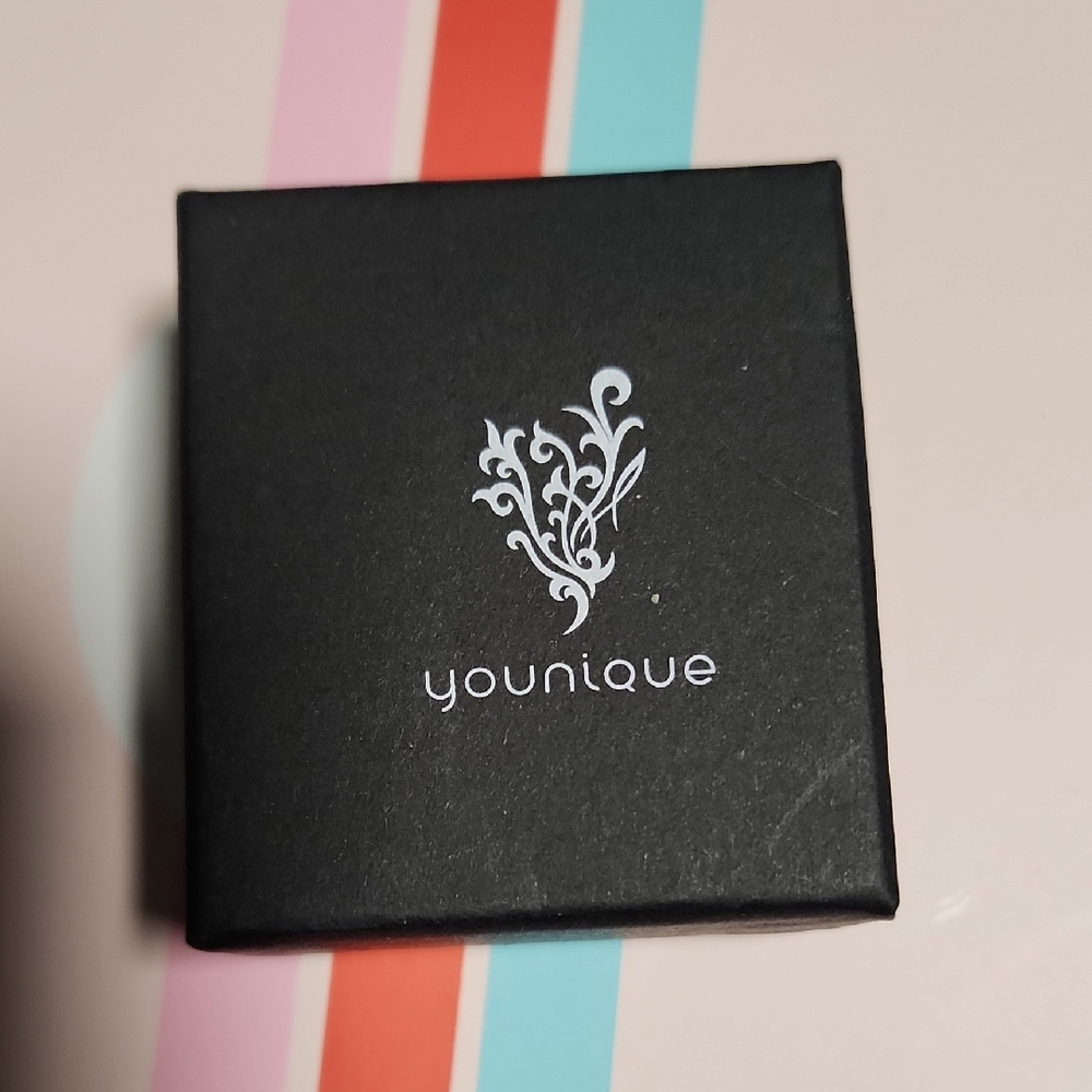 Younique Bar Earrings in Black Gift Box
